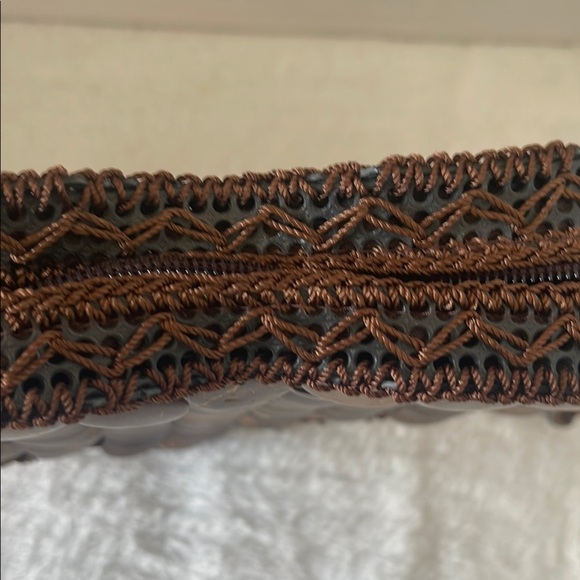 SHEIN Brown Textured Shoulder Bag
Heart shape purse - Picture 2 of 6